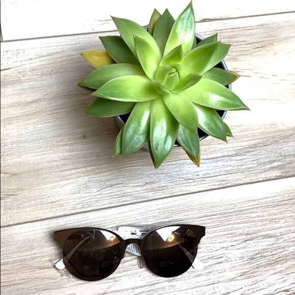 Joes Jeans Round Silver Metallic Frame NWT - Picture 1 of 4